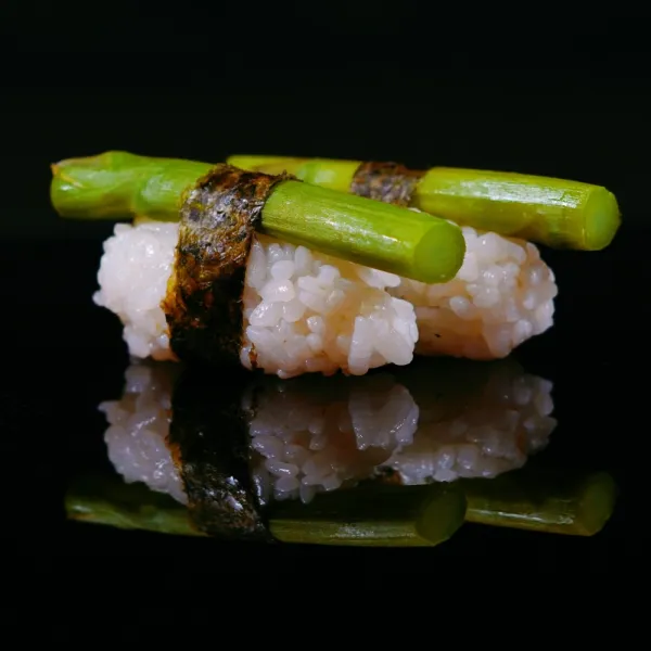 Nigiri de espárragos
