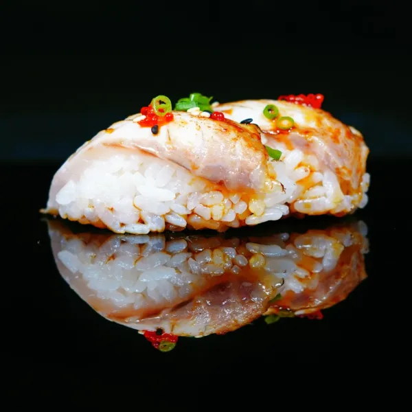 Nigiri de lubina flambeado