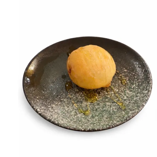 Helado frito con miel