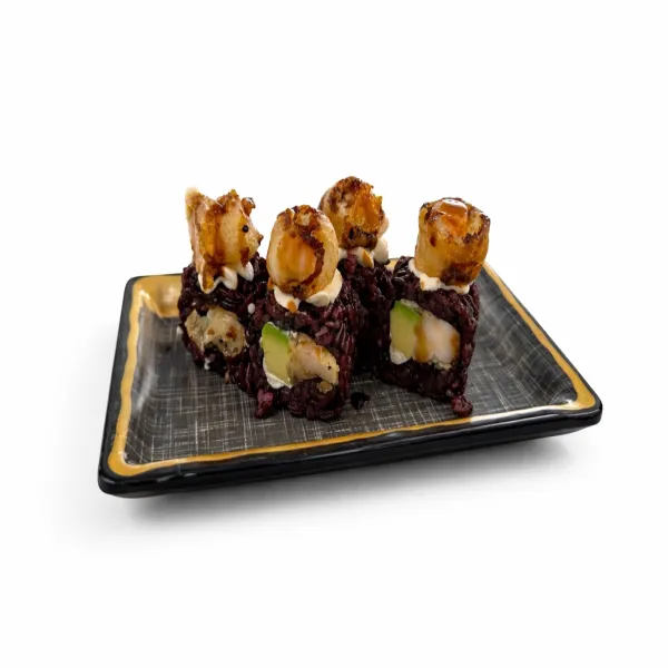 Uramaki queso tempura langostino, aguacate, arroz venere