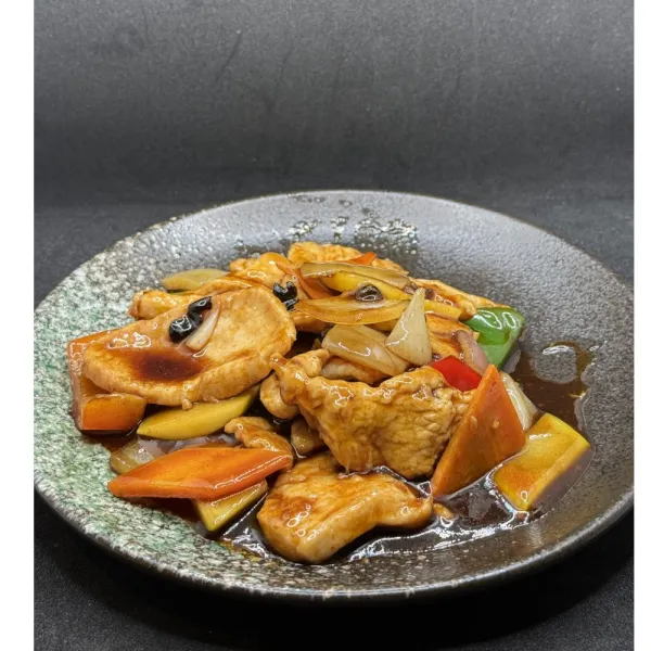 Pollo con frijoles negros