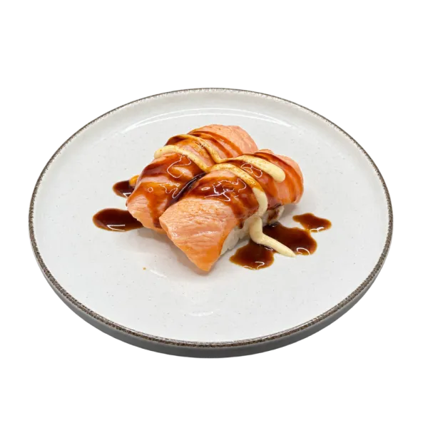 Nigiri de salmón flambeado